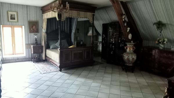 Corps de ferme au grand espace sur vue dégagée.