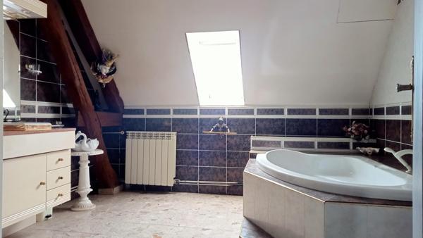 Corps de ferme au grand espace sur vue dégagée.