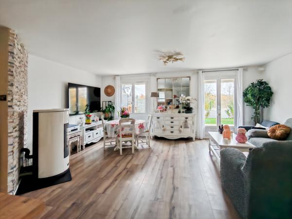 Émerainville (77184) 77184 - EMERAINVILLE - SECTEUR MALNOUE - MAISON 7 PIÈCES - 115m² - ENTIÈREMENT RÉNOVÉE - 5 CHAMBRES DONT 1 SUI