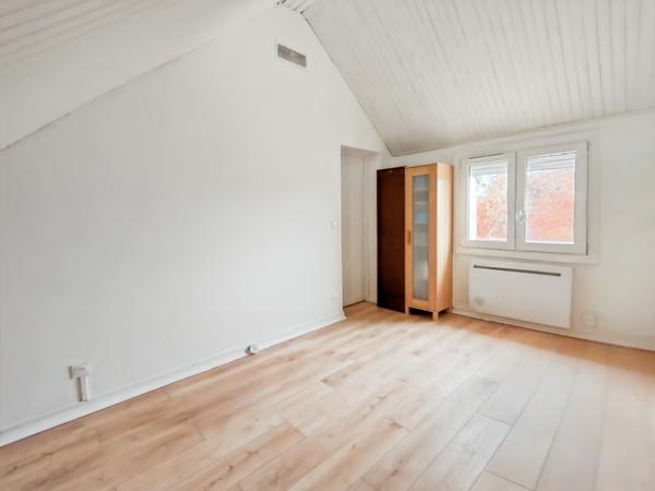 Émerainville (77184) 77184 - EMERAINVILLE - SECTEUR MALNOUE - MAISON 7 PIÈCES - 115m² - ENTIÈREMENT RÉNOVÉE - 5 CHAMBRES DONT 1 SUI