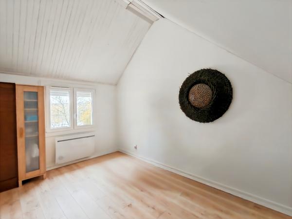 Émerainville (77184) 77184 - EMERAINVILLE - SECTEUR MALNOUE - MAISON 7 PIÈCES - 115m² - ENTIÈREMENT RÉNOVÉE - 5 CHAMBRES DONT 1 SUI
