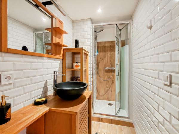 Émerainville (77184) 77184 - EMERAINVILLE - SECTEUR MALNOUE - MAISON 7 PIÈCES - 115m² - ENTIÈREMENT RÉNOVÉE - 5 CHAMBRES DONT 1 SUI
