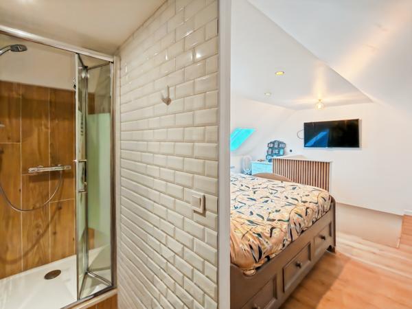 Émerainville (77184) 77184 - EMERAINVILLE - SECTEUR MALNOUE - MAISON 7 PIÈCES - 115m² - ENTIÈREMENT RÉNOVÉE - 5 CHAMBRES DONT 1 SUI