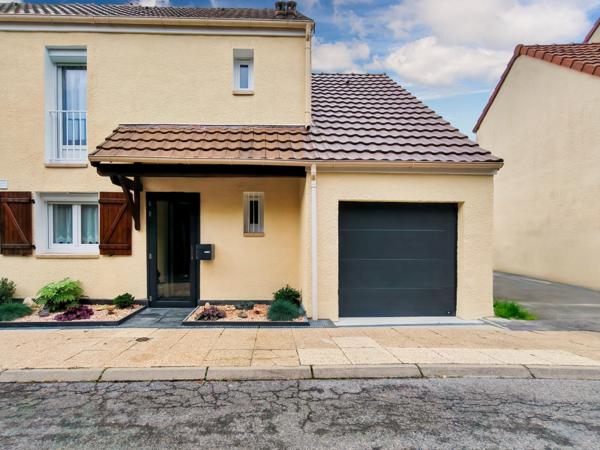 Émerainville (77184) 77184 - EMERAINVILLE - SECTEUR MALNOUE - MAISON 7 PIÈCES - 115m² - ENTIÈREMENT RÉNOVÉE - 5 CHAMBRES DONT 1 SUI