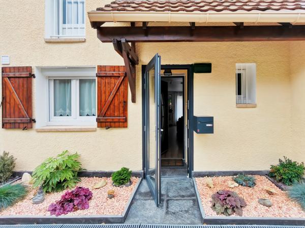 Émerainville (77184) 77184 - EMERAINVILLE - SECTEUR MALNOUE - MAISON 7 PIÈCES - 115m² - ENTIÈREMENT RÉNOVÉE - 5 CHAMBRES DONT 1 SUI