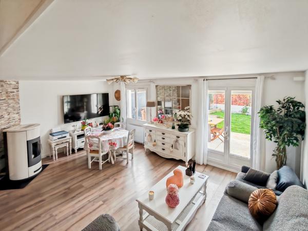 Émerainville (77184) 77184 - EMERAINVILLE - SECTEUR MALNOUE - MAISON 7 PIÈCES - 115m² - ENTIÈREMENT RÉNOVÉE - 5 CHAMBRES DONT 1 SUI