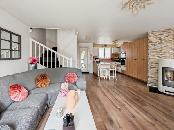 Émerainville (77184) 77184 - EMERAINVILLE - SECTEUR MALNOUE - MAISON 7 PIÈCES - 115m² - ENTIÈREMENT RÉNOVÉE - 5 CHAMBRES DONT 1 SUI