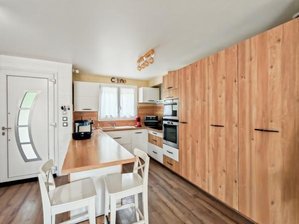 Émerainville (77184) 77184 - EMERAINVILLE - SECTEUR MALNOUE - MAISON 7 PIÈCES - 115m² - ENTIÈREMENT RÉNOVÉE - 5 CHAMBRES DONT 1 SUI
