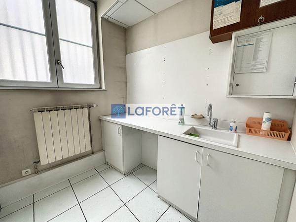 Location local commercial Saint-Dizier - 219 m² - 2 535 €/mois