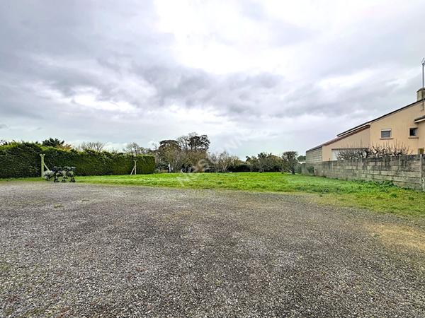 Maison familiale à vendre au Marillais - 4 chambres, garage et grand jardin.