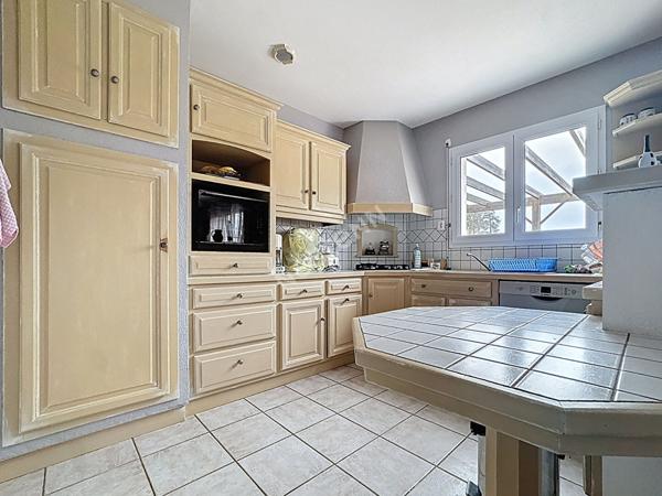 Maison familiale à vendre au Marillais - 4 chambres, garage et grand jardin.