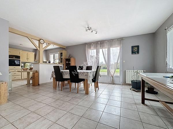 Maison familiale à vendre au Marillais - 4 chambres, garage et grand jardin.