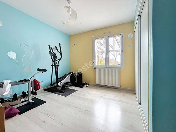 Maison familiale à vendre au Marillais - 4 chambres, garage et grand jardin.