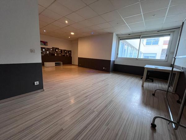 Magnifique appartement de type studio/T1 de 52.10 m2 CARREZ  secteur quai vauban secteur très prisé