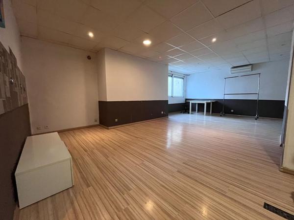 Magnifique appartement de type studio/T1 de 52.10 m2 CARREZ  secteur quai vauban secteur très prisé