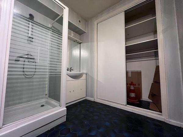 Magnifique appartement de type studio/T1 de 52.10 m2 CARREZ  secteur quai vauban secteur très prisé