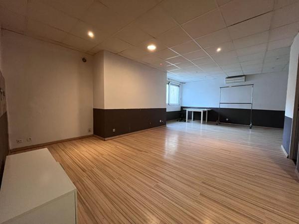Magnifique appartement de type studio/T1 de 52.10 m2 CARREZ  secteur quai vauban secteur très prisé