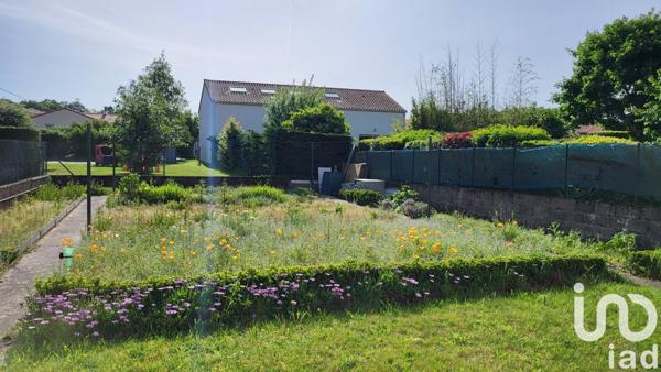 Maison traditionnelle 5 pièces de 93 m² à LE PUY-SAINT-BONNET (49300)