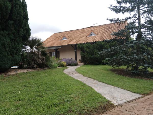 Maison familiale lumineuse avec grand potentiel – secteur calme