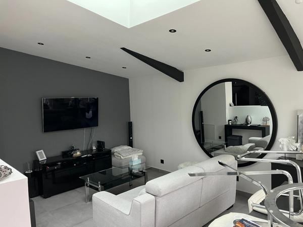 Maison en pierres rénovée 5 pièces LES BILLAUX 120 m²