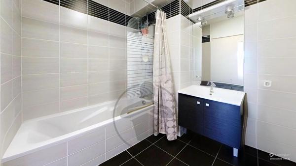 Vente                                                      Appartement
                        
                     3 pièces                      65 m2                     à Metz