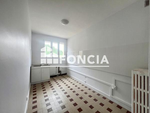 Location Appartement 4 pièces 68.23 m² - 53 RUE DE LA REPUBLIQUE Chambon-feugerolles 42500