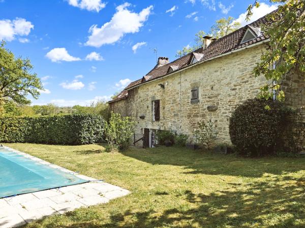 Belle maison de caractère nichée dans la campagne bucolique de l’Aveyron