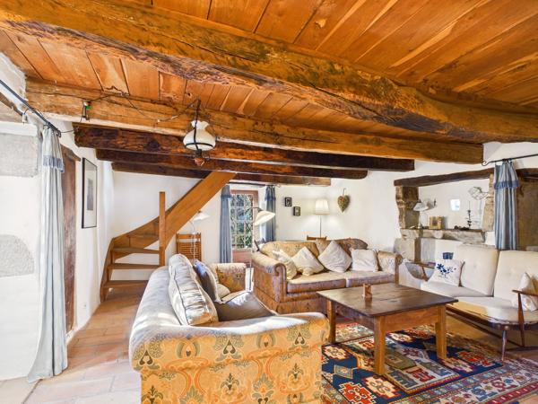 Belle maison de caractère nichée dans la campagne bucolique de l’Aveyron