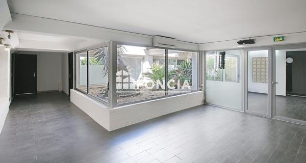 À vendre Local commercial 434.67 m² - Saint-raphaël 83700