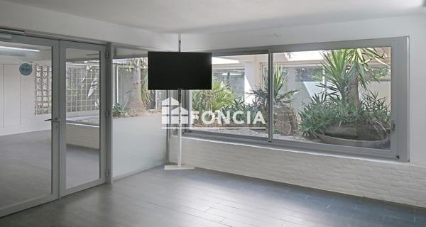 À vendre Local commercial 434.67 m² - Saint-raphaël 83700