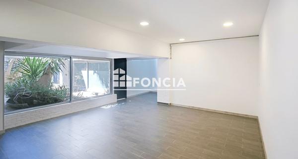 À vendre Local commercial 434.67 m² - Saint-raphaël 83700