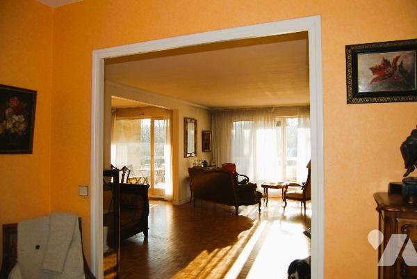 GARCHES  - Vaste appt T5, 116 m2, 200 m de la gare, balcon sud, cave, parking, proximité commerces