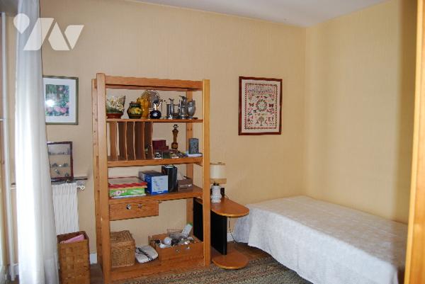 GARCHES  - Vaste appt T5, 116 m2, 200 m de la gare, balcon sud, cave, parking, proximité commerces