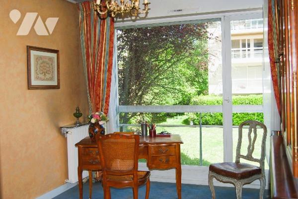 GARCHES  - Vaste appt T5, 116 m2, 200 m de la gare, balcon sud, cave, parking, proximité commerces