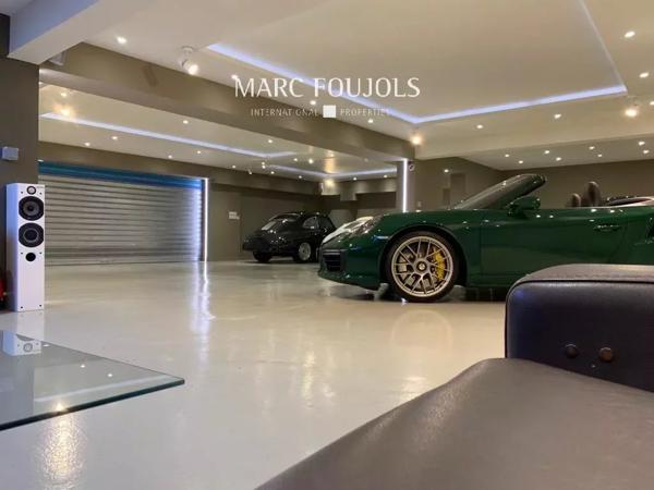 Paris VIII – Rue Berri – Parking privé 11 places