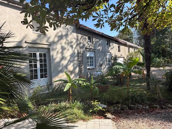 PLAISANCE(32) du Gers: AUTHENTIQUE LONGERE XVIIIs de 240m2, 4chambres, sur jardin paysagé clos de 2.500m2 et piscine hors sol, possibilité de chambres d hotes et/ou petit gîte ou accueil d'un parent,