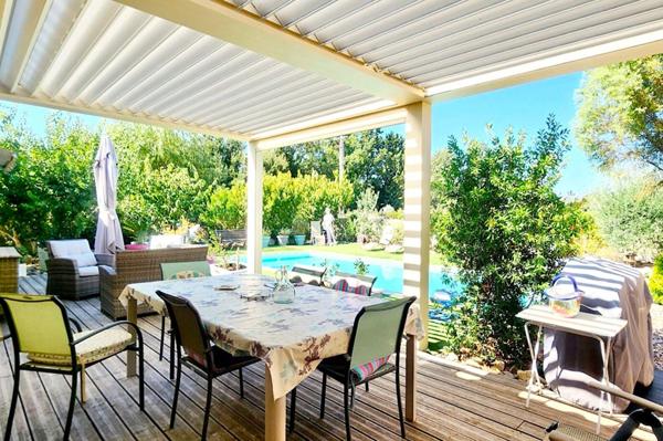 Villa 5 pièces de 128 m2 avec piscine et garage - Brignoles