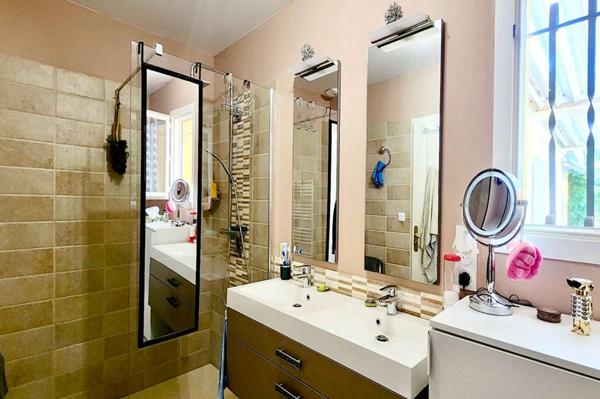 Villa 5 pièces de 128 m2 avec piscine et garage - Brignoles