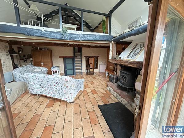 Maison en pierre de 100m² avec 4 chambres, un atelier et terrain