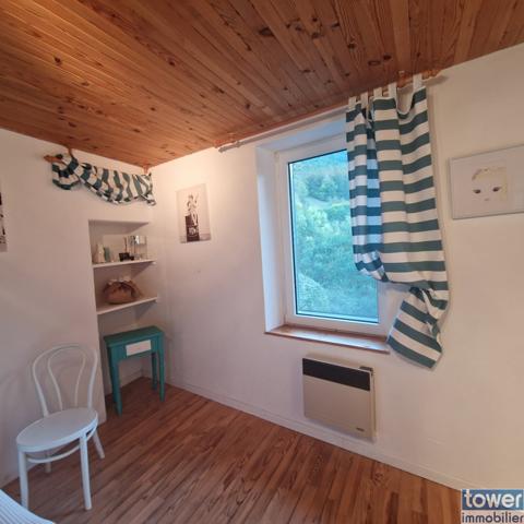 Maison en pierre de 100m² avec 4 chambres, un atelier et terrain