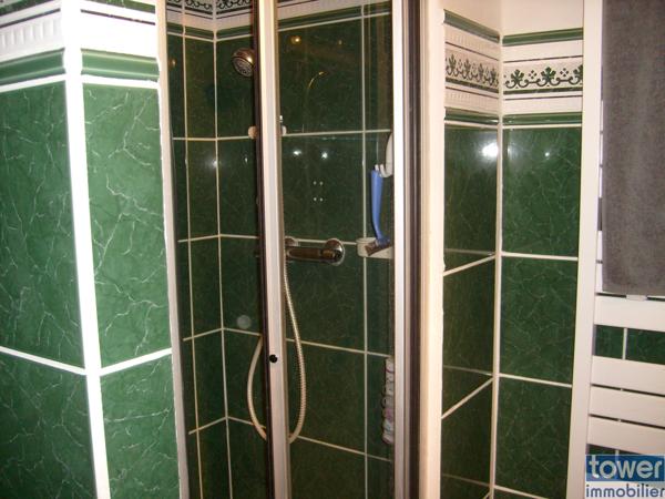 Maison en pierre de 100m² avec 4 chambres, un atelier et terrain