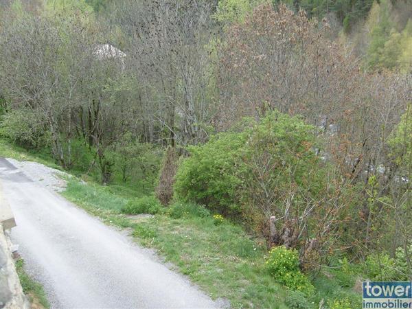Maison en pierre de 100m² avec 4 chambres, un atelier et terrain