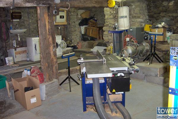 Maison en pierre de 100m² avec 4 chambres, un atelier et terrain