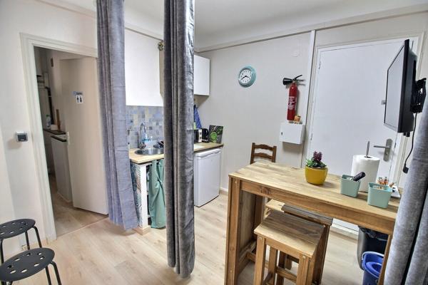 A louer Local de 56.70 m² d'activité libéral ou commercial avec vitrine linéaire de 6 m