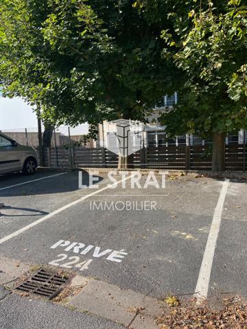 PARKING A LOUER
