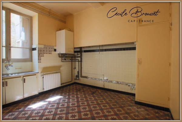 Appartement à rénover 50m2 avec cour et cave - Céret 66400