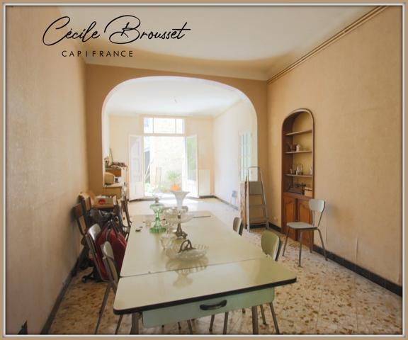 Appartement à rénover 50m2 avec cour et cave - Céret 66400