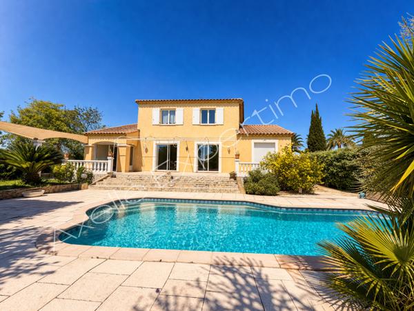 Saint-Cyr-sur-Mer (83270) Villa a vendre - T7 de 167m2 - terrain de 838m2 - Piscine - Saint-Cyr-sur-mer (83270)