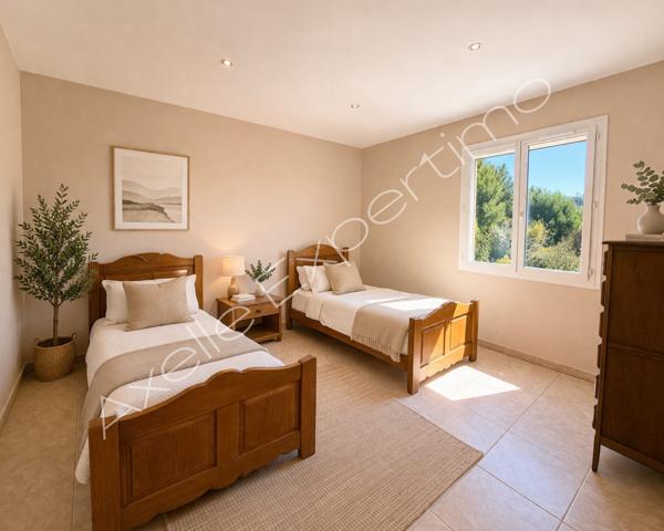 Saint-Cyr-sur-Mer (83270) Villa a vendre - T7 de 167m2 - terrain de 838m2 - Piscine - Saint-Cyr-sur-mer (83270)