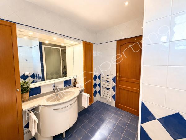 Saint-Cyr-sur-Mer (83270) Villa a vendre - T7 de 167m2 - terrain de 838m2 - Piscine - Saint-Cyr-sur-mer (83270)